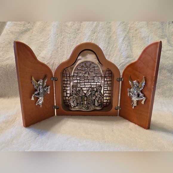 Nativity Set In Wood - Picture 1 of 15